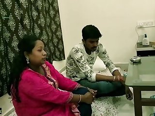 Indian hot milf Kamwali bhabhi object fucked by young manager! Hindi XXX mating